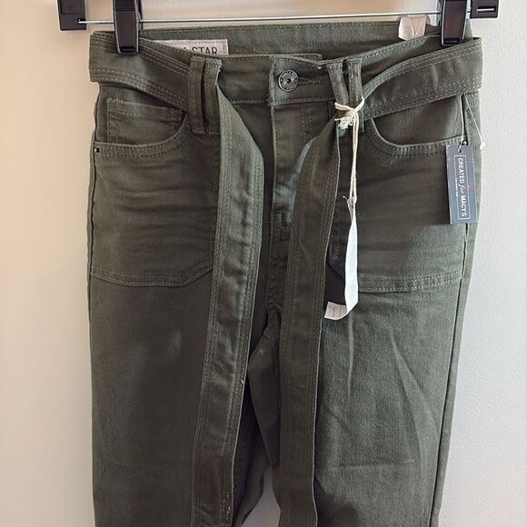 Junior’s NWT green high-waisted belted pants - Picture 3 of 5